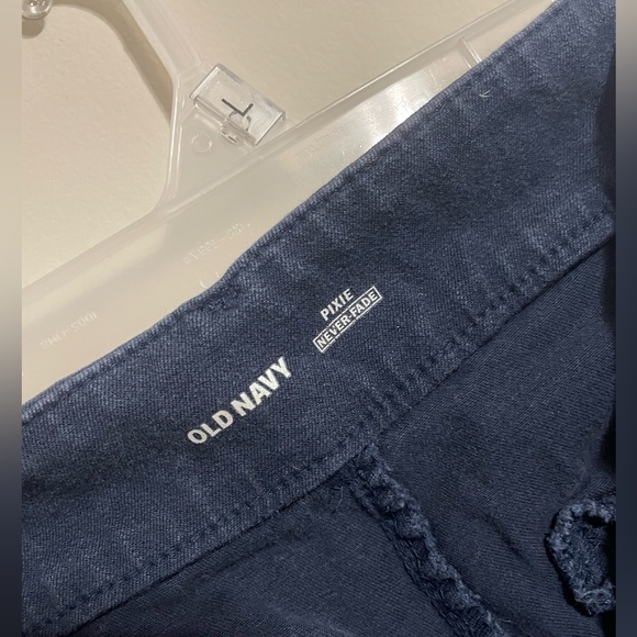 Old Navy Women’s Size 4 Pixie Pant - Picture 2 of 3